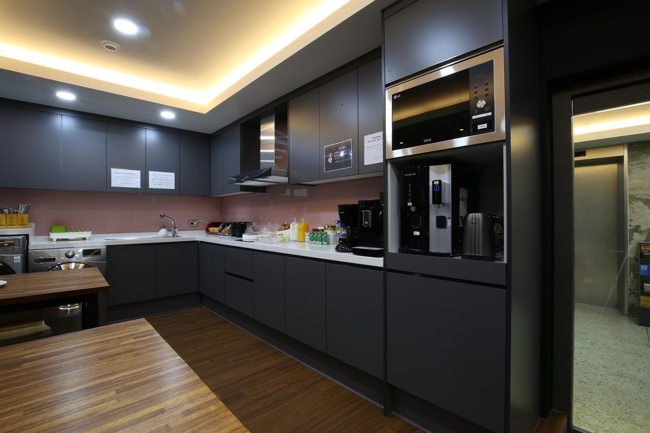 Philstay Myeongdong Seoul Exterior photo
